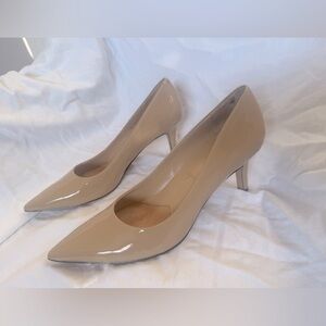 Trotters Alexa Nude Patent Pump Size 10 Narrow
